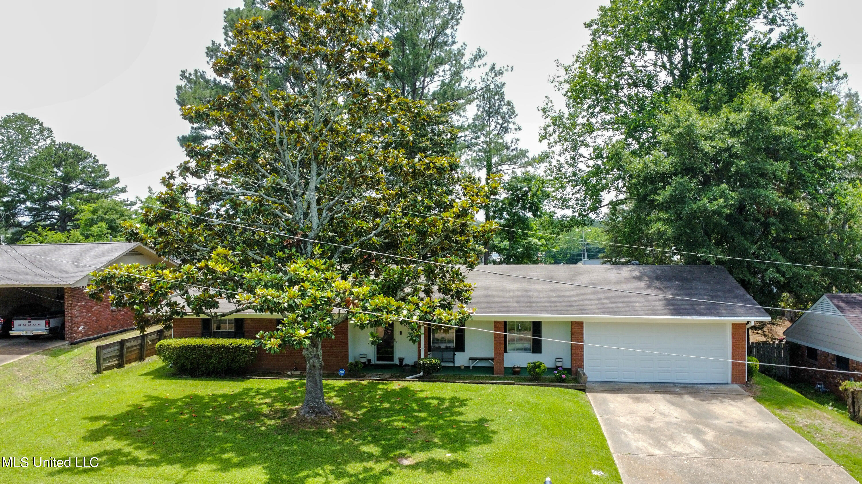 1206 Shady Glen Drive, Clinton, Mississippi image 4