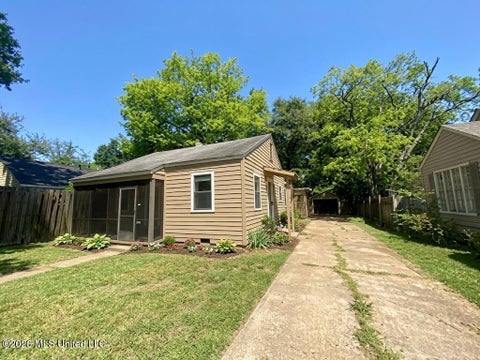 Homes For Sale - 302 W Adams Avenue<br/> Leflore County, Greenwood, MS 38930