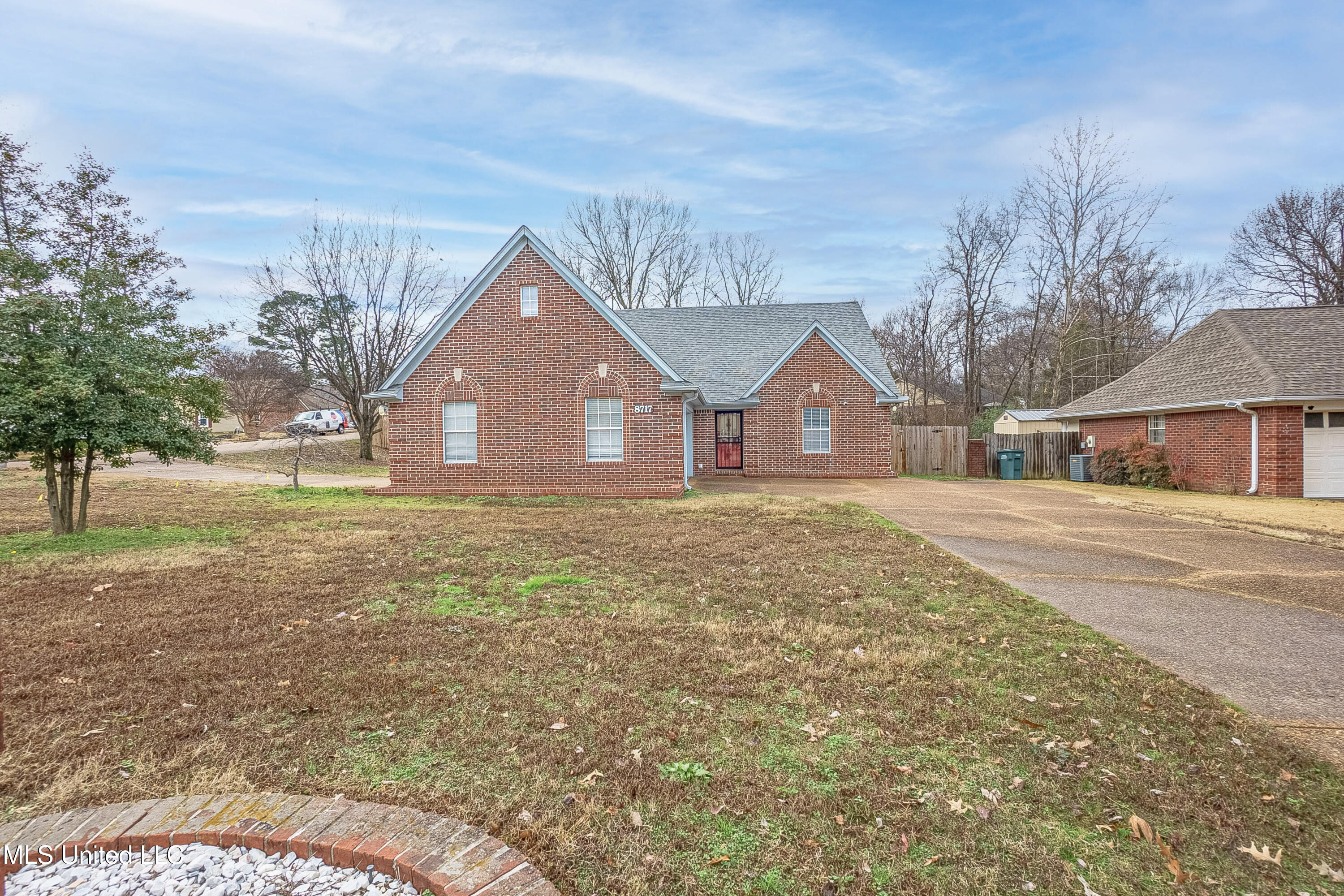 8717 S Carriage Drive, Southaven, Mississippi image 2