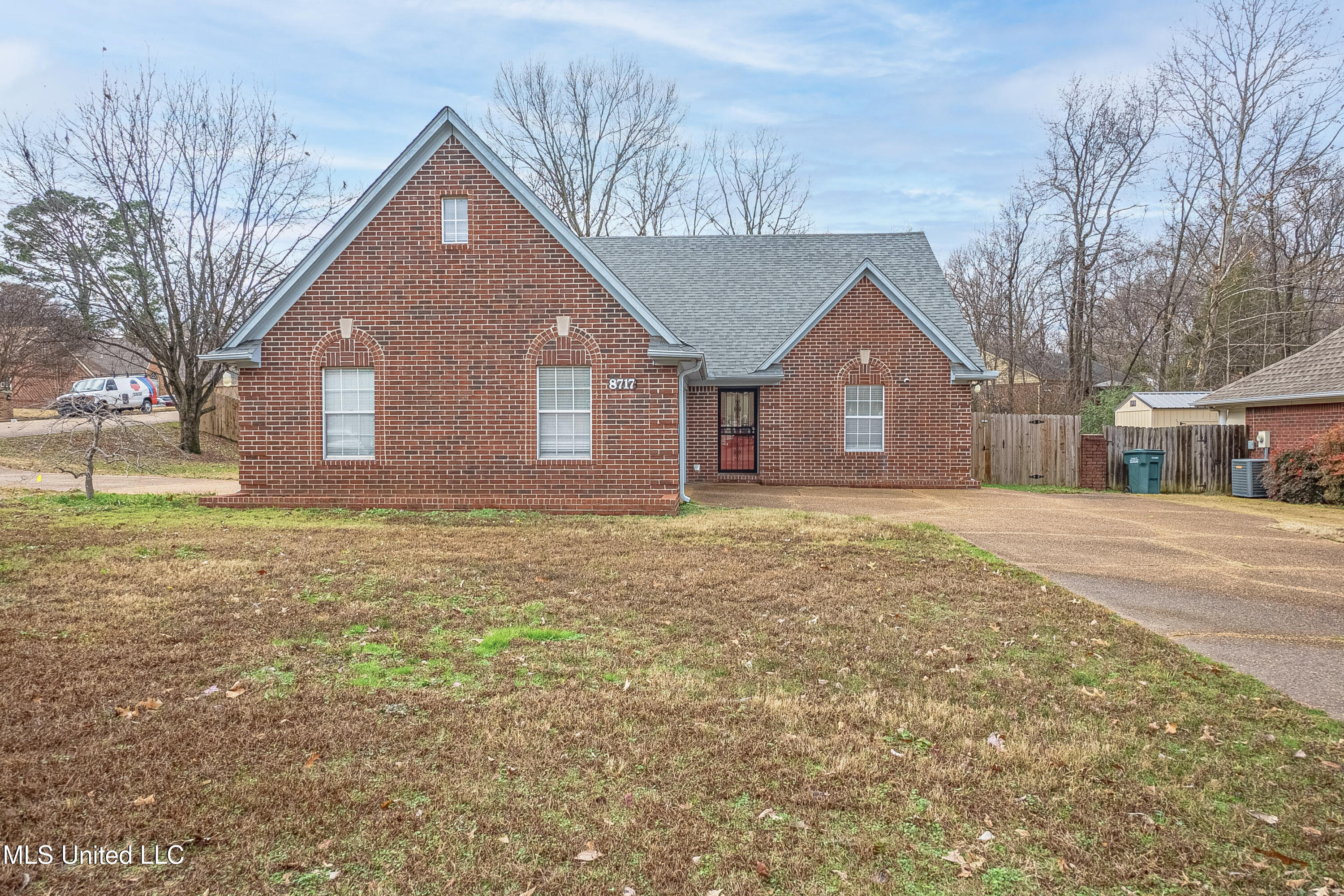 8717 S Carriage Drive, Southaven, Mississippi image 1