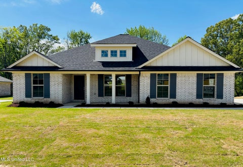 Homes For Sale - 101 Red Bird Cove<br/> Senatobia, MS 38668