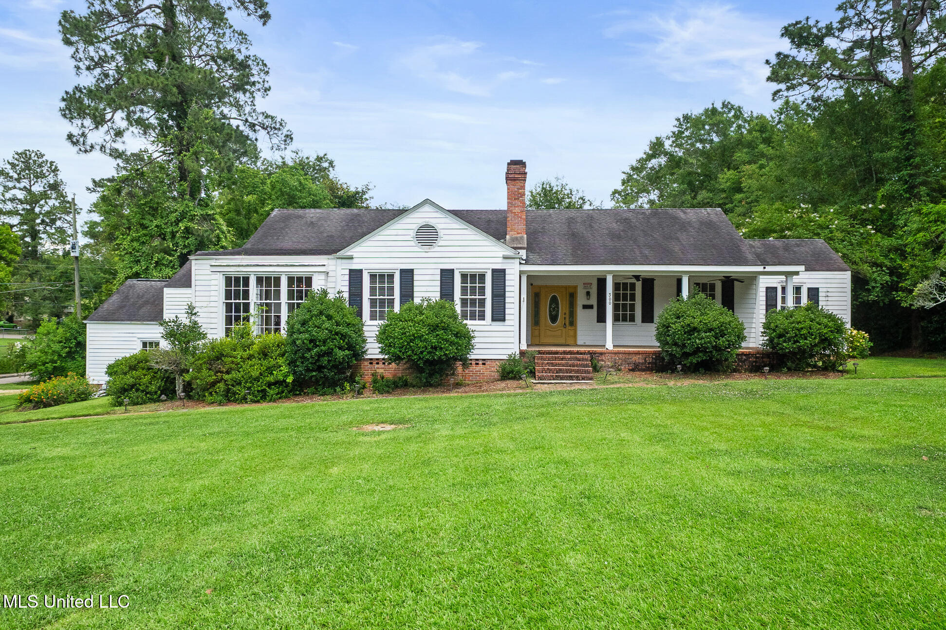 300 S 21st Avenue, Hattiesburg, Mississippi image 1