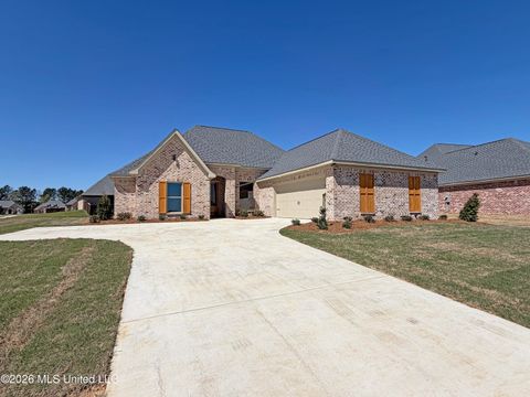 Homes For Sale - 142 Palace Crossing<br/> Flowood, MS 39232