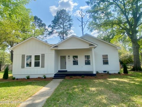 Homes For Sale - 100 Lamar Street<br/> Crystal Springs, MS 39059