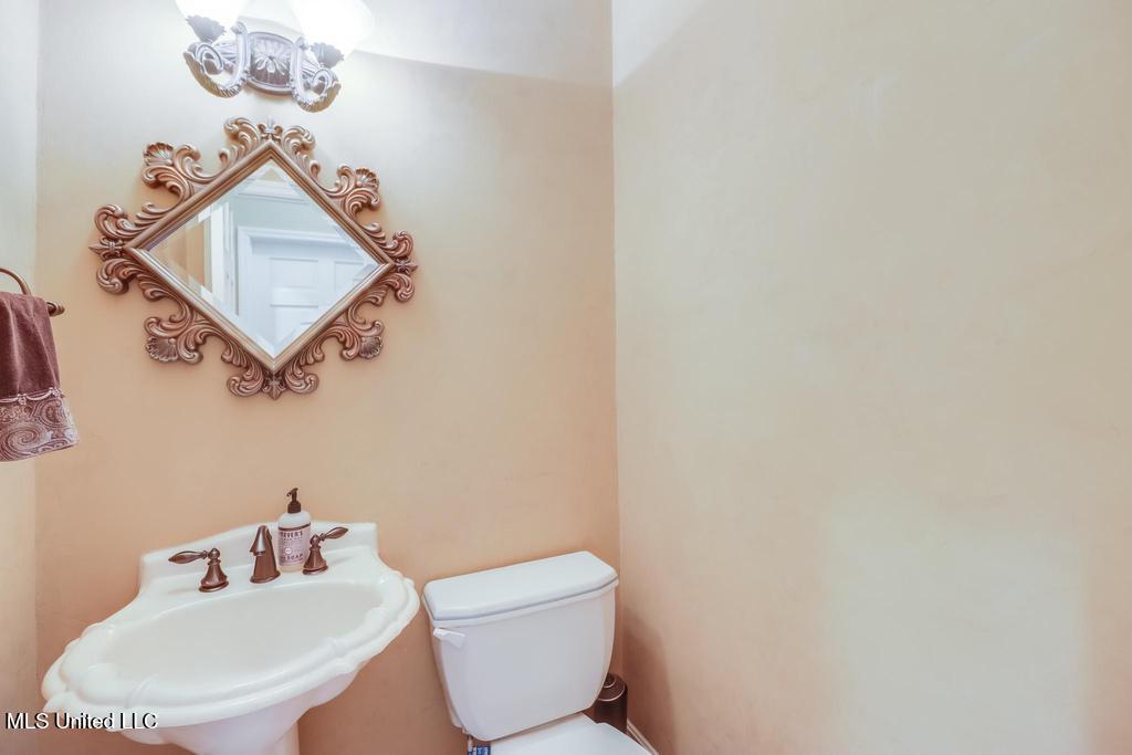 6015 Monticilla Circle, Ocean Springs, Mississippi image 25