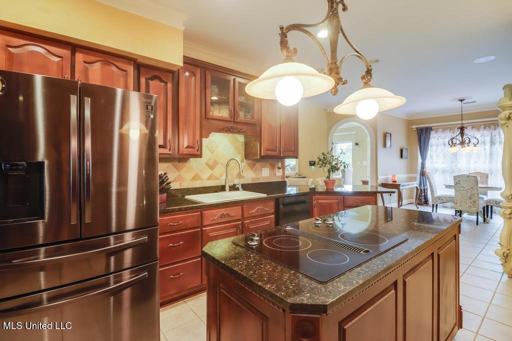 6015 Monticilla Circle, Ocean Springs, Mississippi image 16