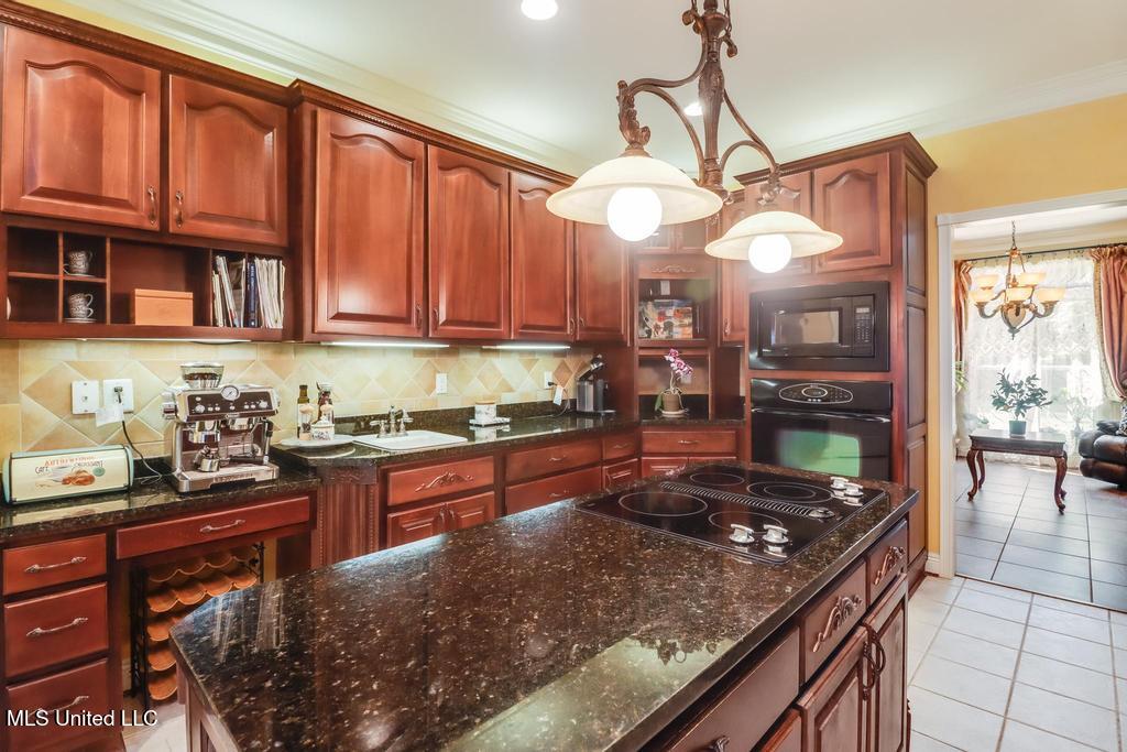 6015 Monticilla Circle, Ocean Springs, Mississippi image 50