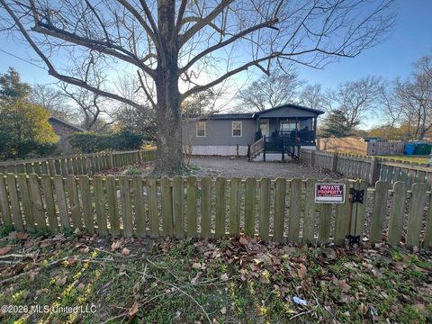 Homes For Sale - 2007 Hester Street<br/> Pascagoula, MS 39581