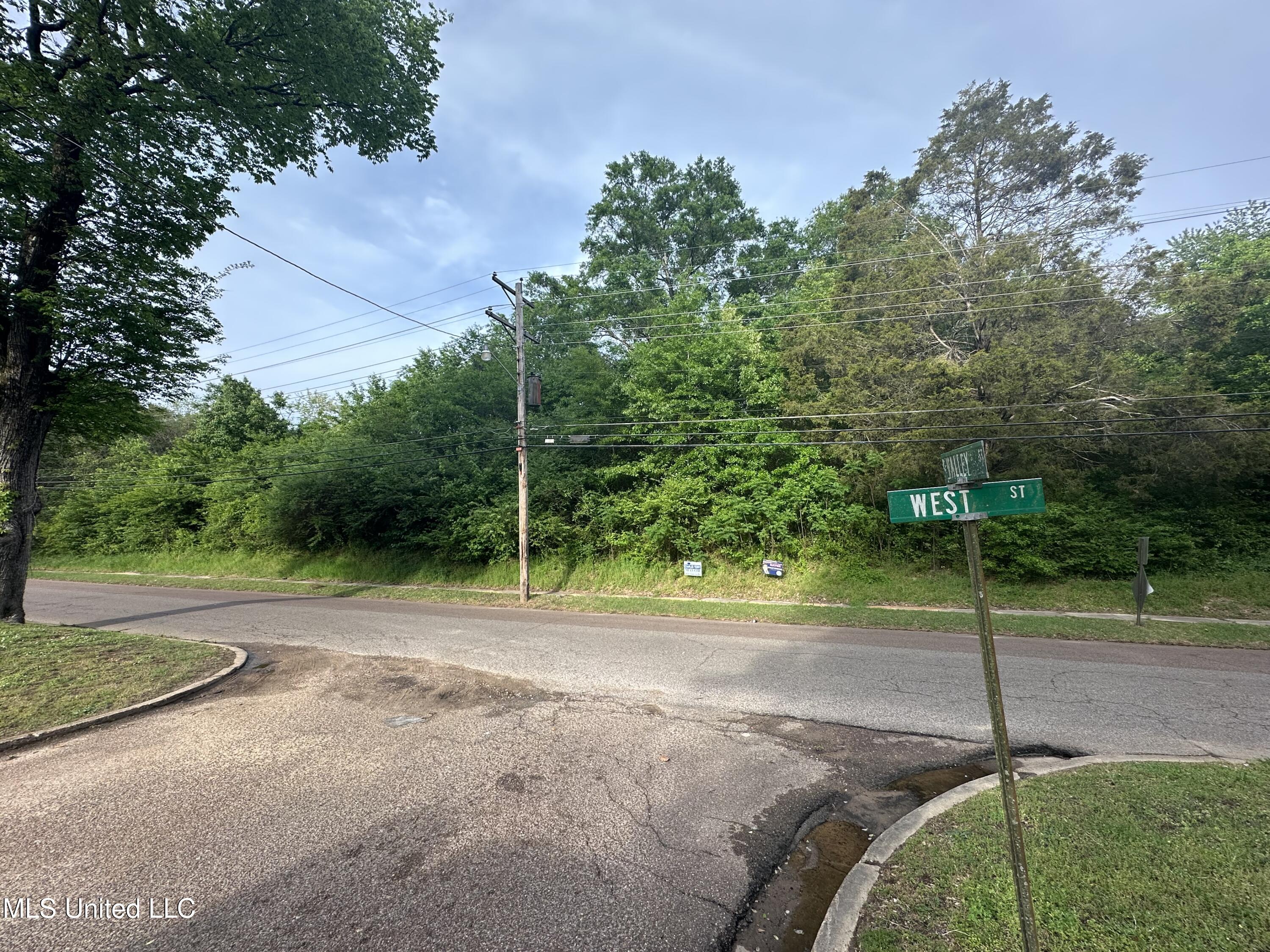 131 West Street, Holly Springs, Mississippi image 2
