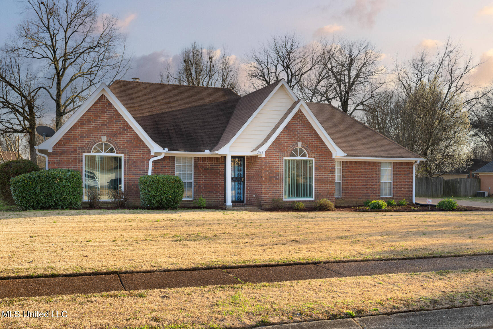 2163 Greencliff Drive, Southaven, Mississippi image 2