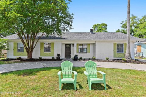 Homes For Sale - 414 Demontluzin Avenue<br/> Hancock County, Bay Saint Louis, MS 39520