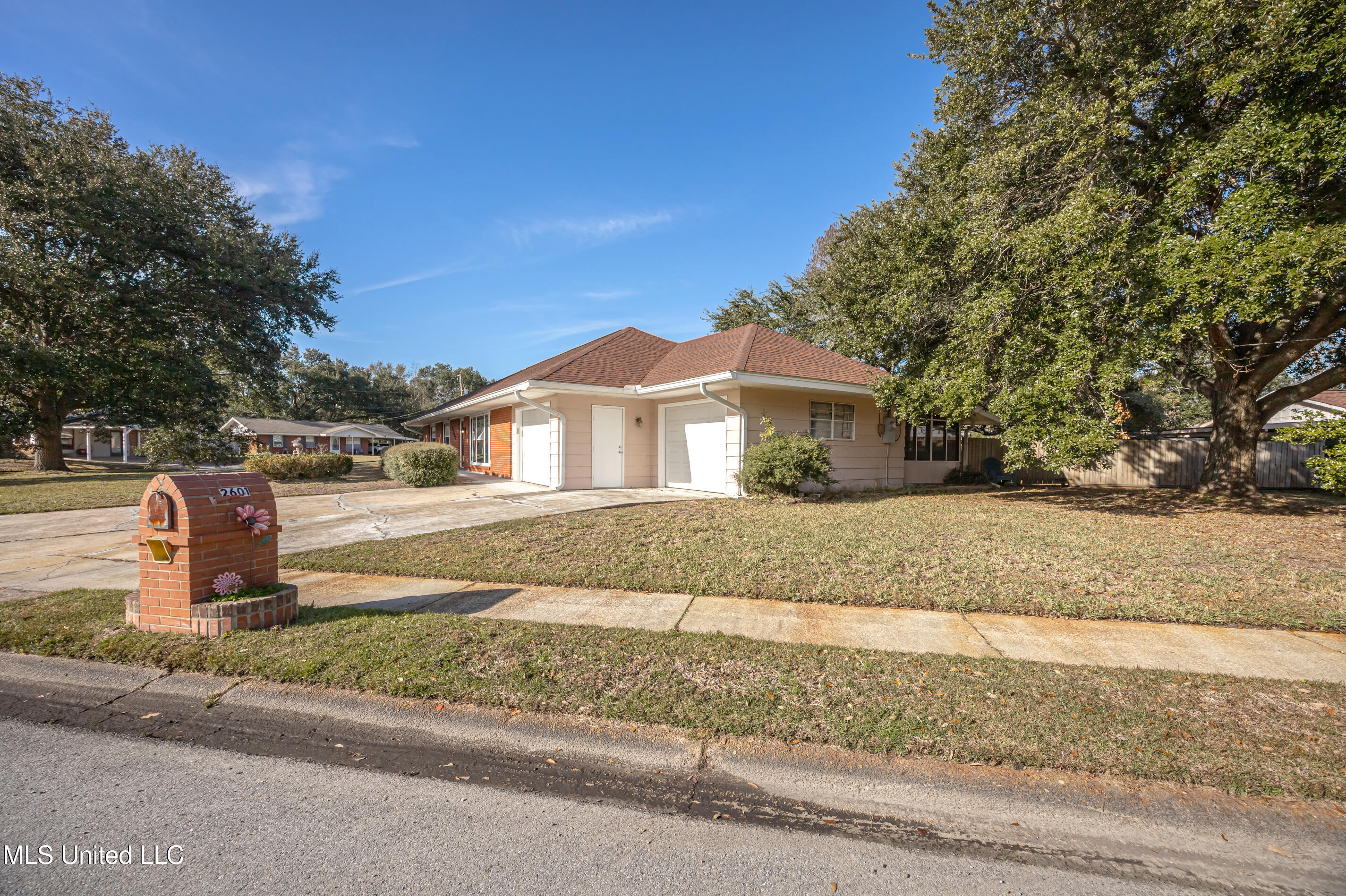 2601 Parkwood Place, Ocean Springs, Mississippi image 3