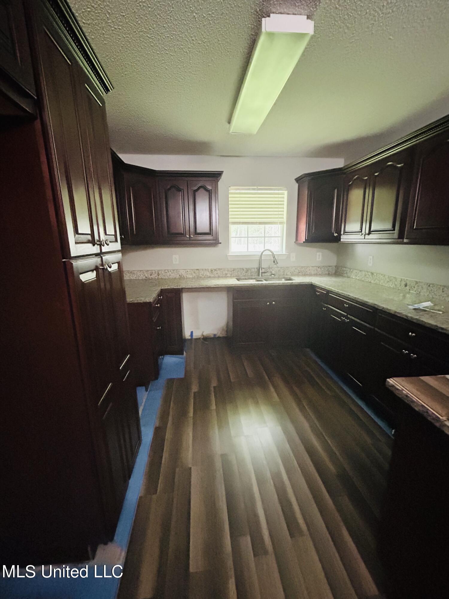 6905 Pinehurst Drive, Ocean Springs, Mississippi image 4