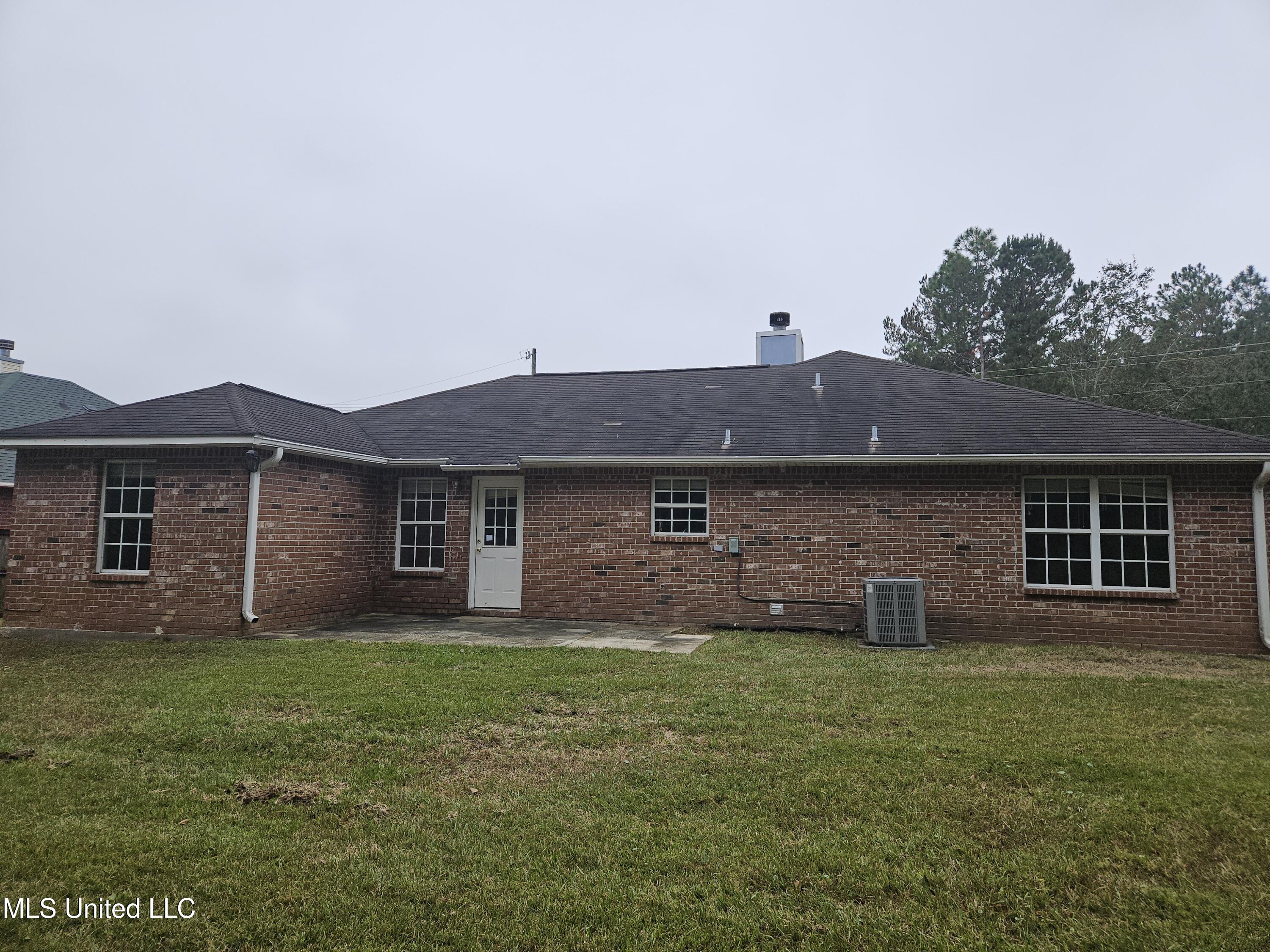 8021 Longwood Drive, Gautier, Mississippi image 12