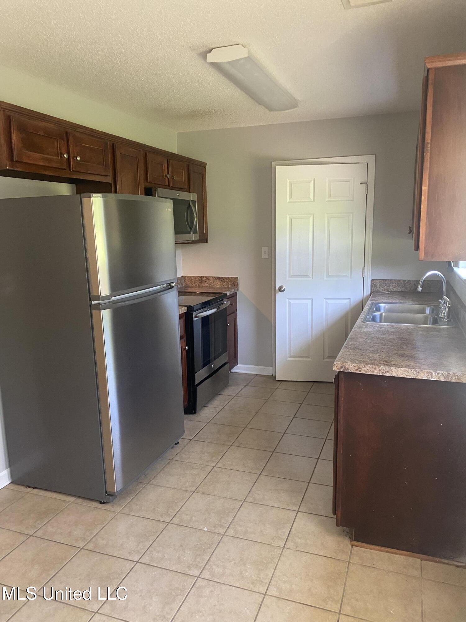 1774 Dorchester Drive, Southaven, Mississippi image 6