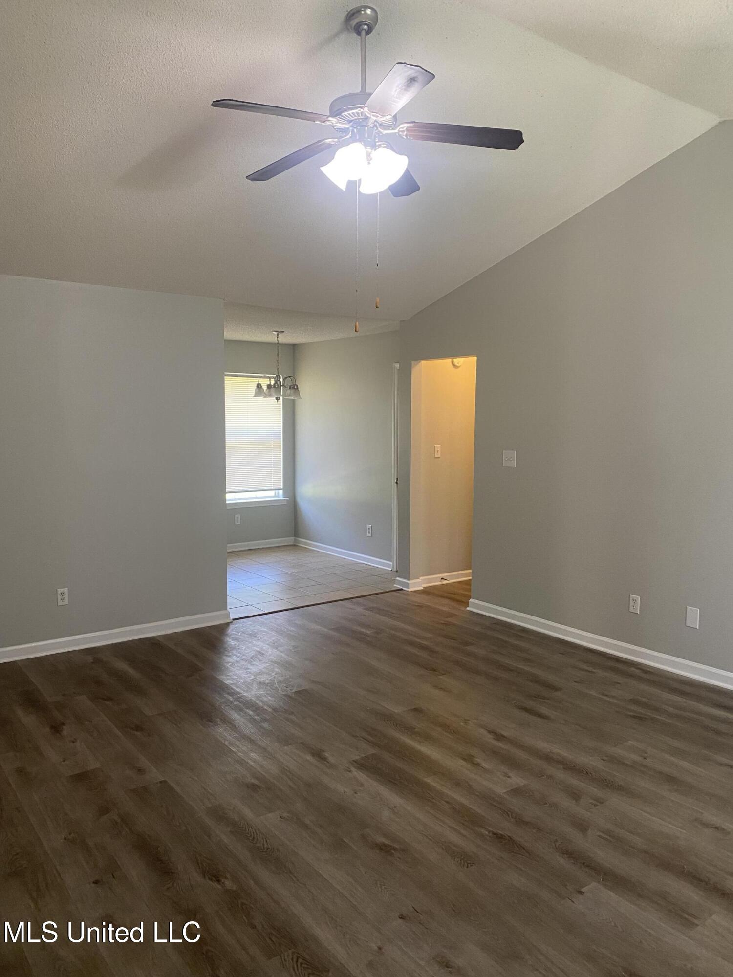 1774 Dorchester Drive, Southaven, Mississippi image 2