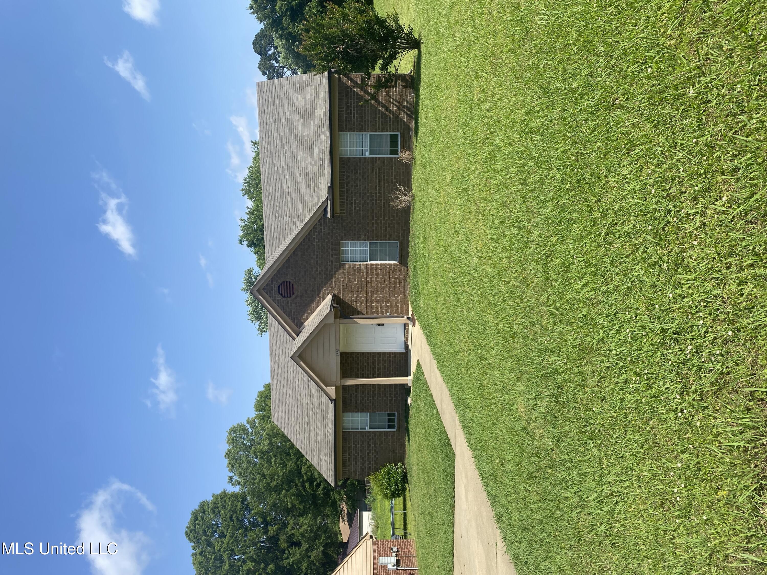 1774 Dorchester Drive, Southaven, Mississippi image 1