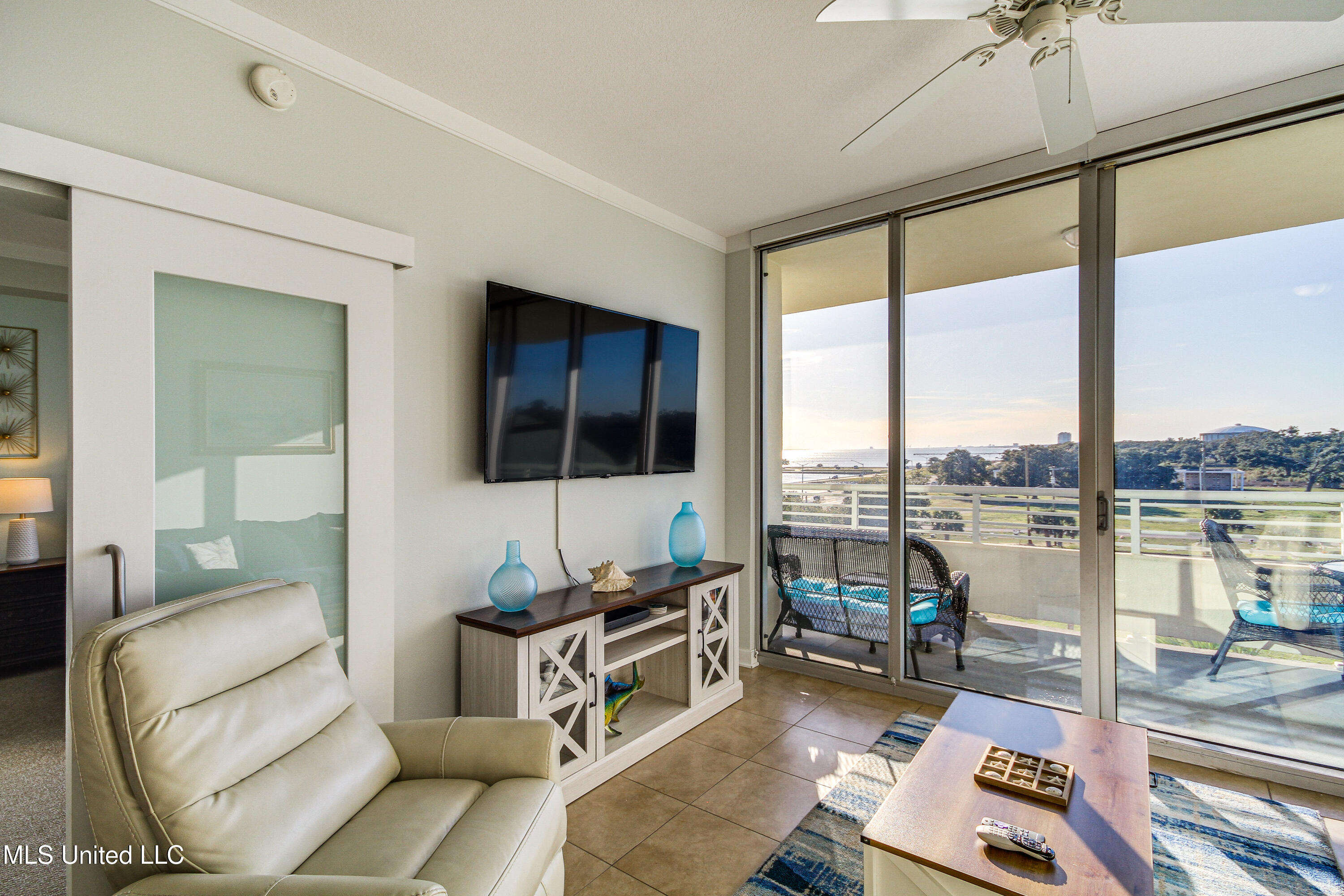 2060 Beach Boulevard #302, Biloxi, Mississippi image 8