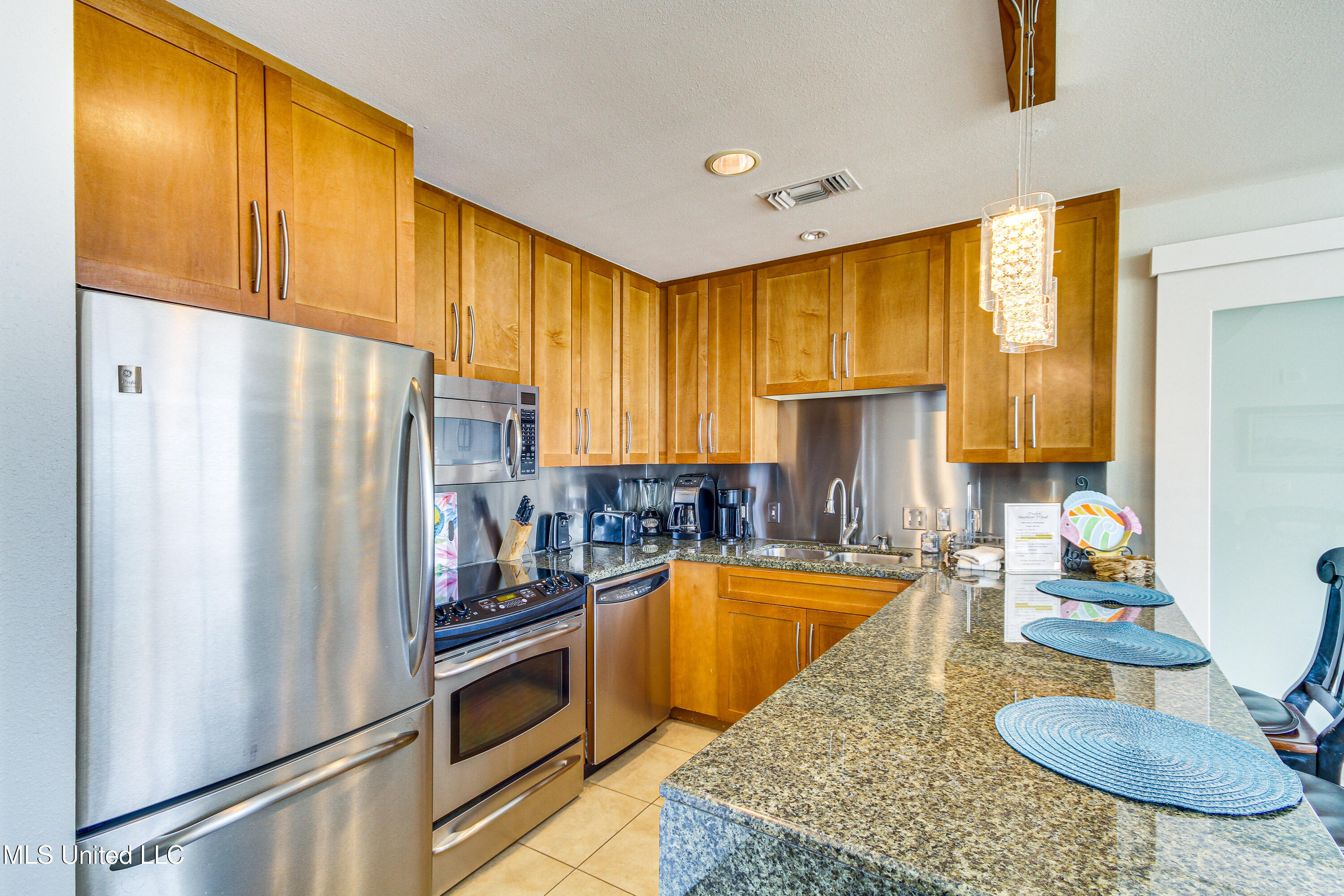 2060 Beach Boulevard #302, Biloxi, Mississippi image 12