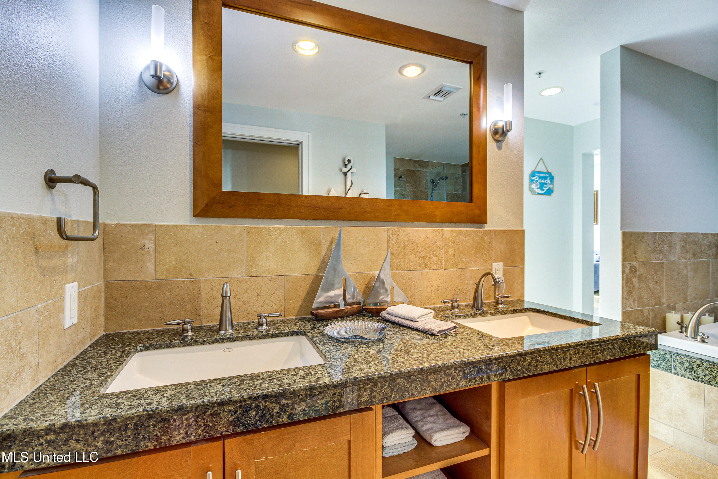 2060 Beach Boulevard #302, Biloxi, Mississippi image 29