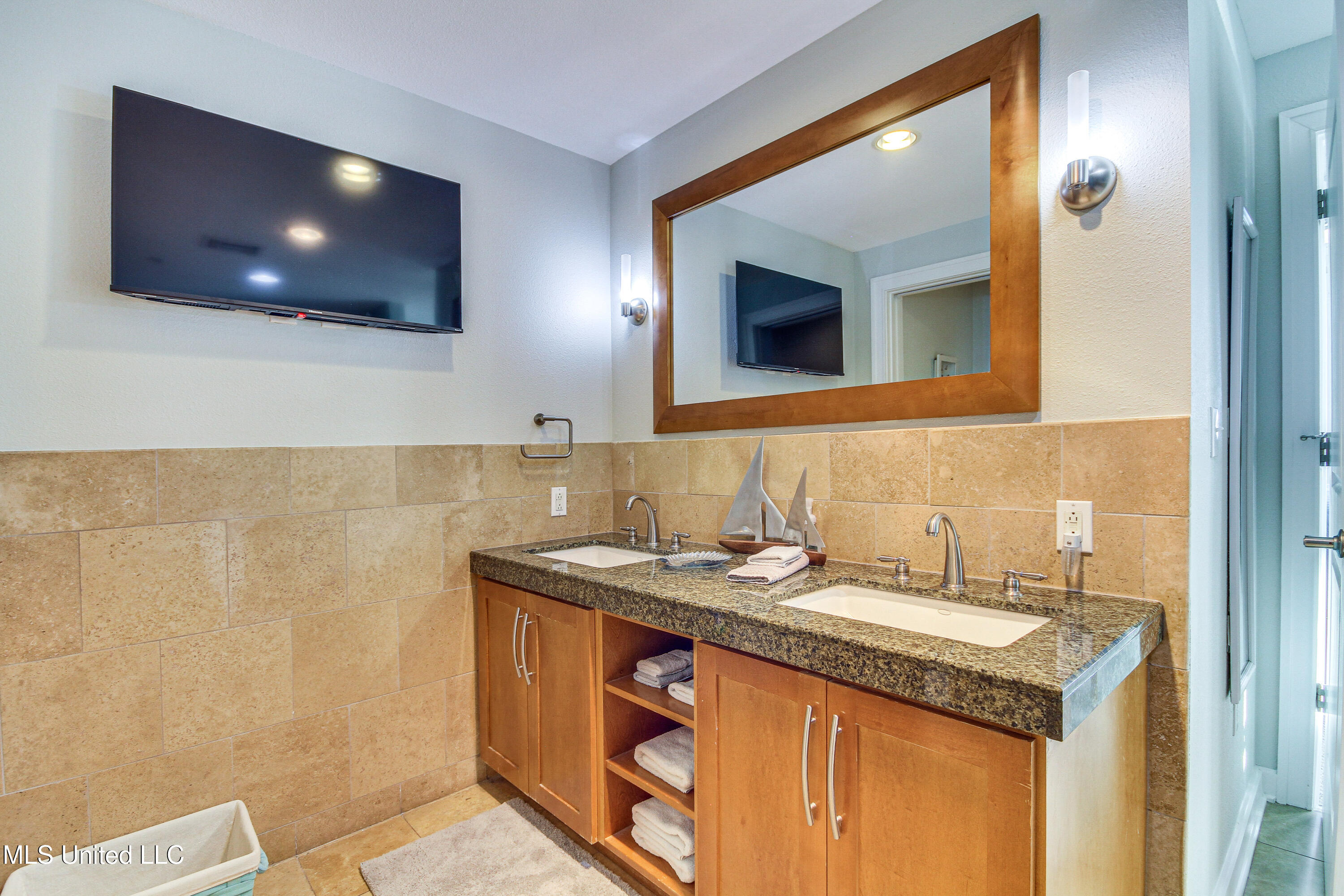 2060 Beach Boulevard #302, Biloxi, Mississippi image 28