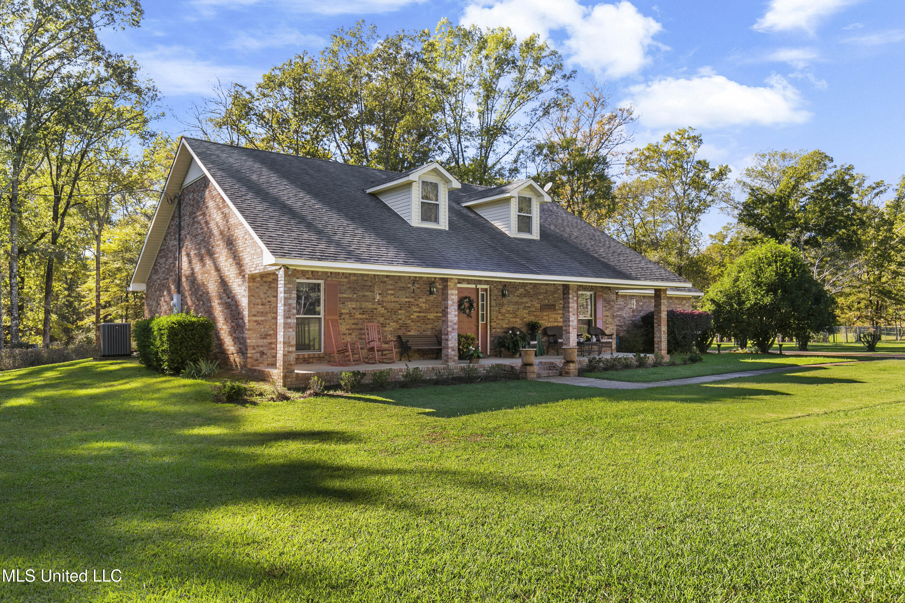 1908 Timber Lake Place, Byram, Mississippi image 3