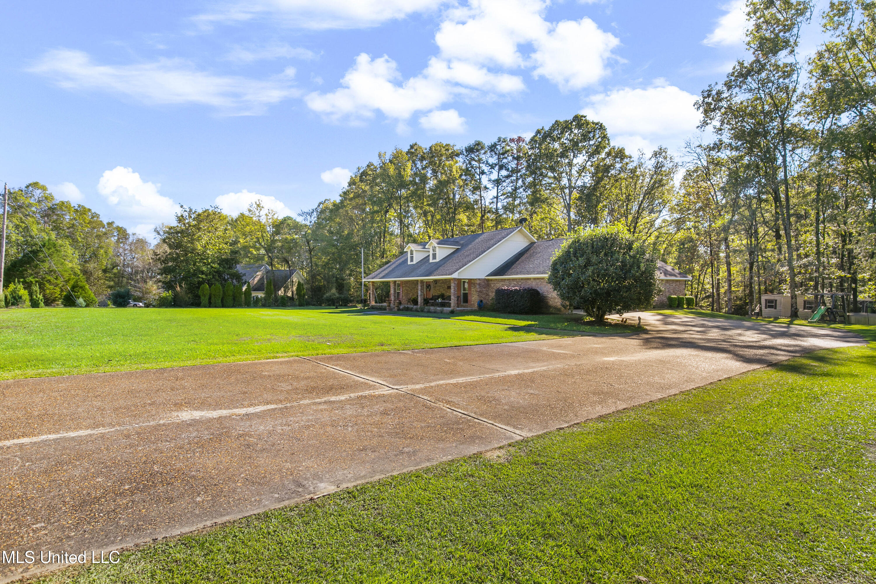 1908 Timber Lake Place, Byram, Mississippi image 4