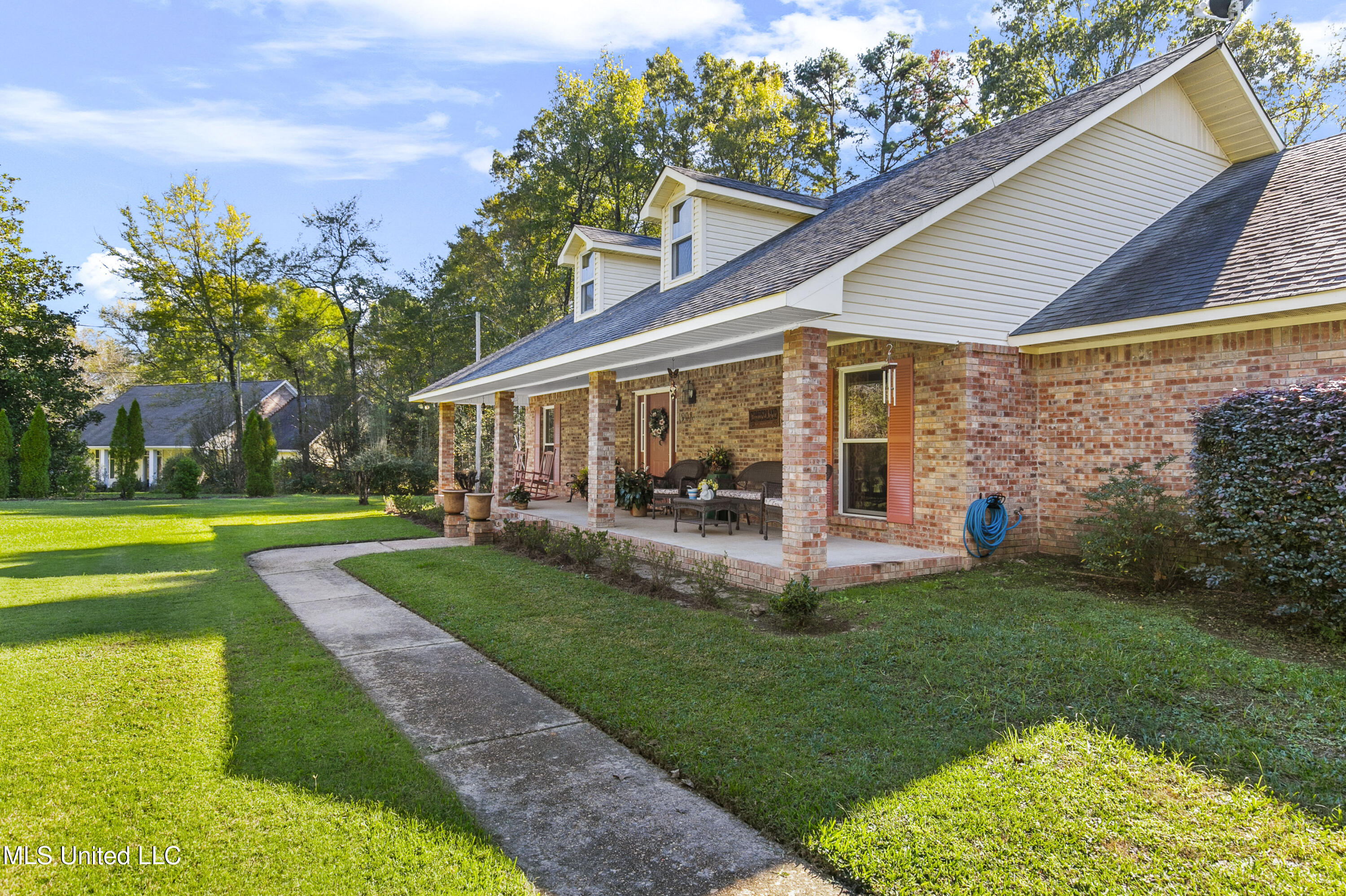 1908 Timber Lake Place, Byram, Mississippi image 6