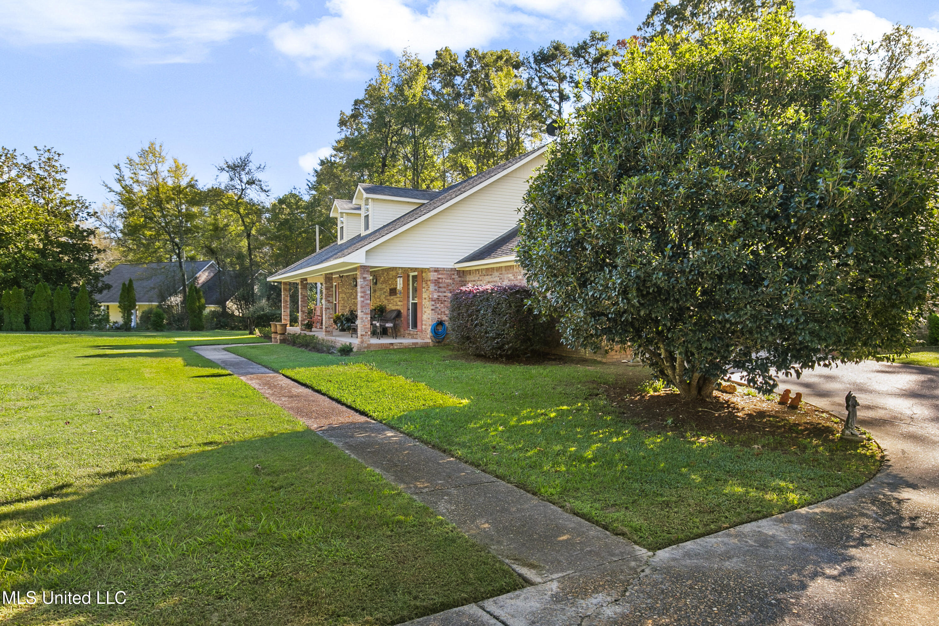 1908 Timber Lake Place, Byram, Mississippi image 5