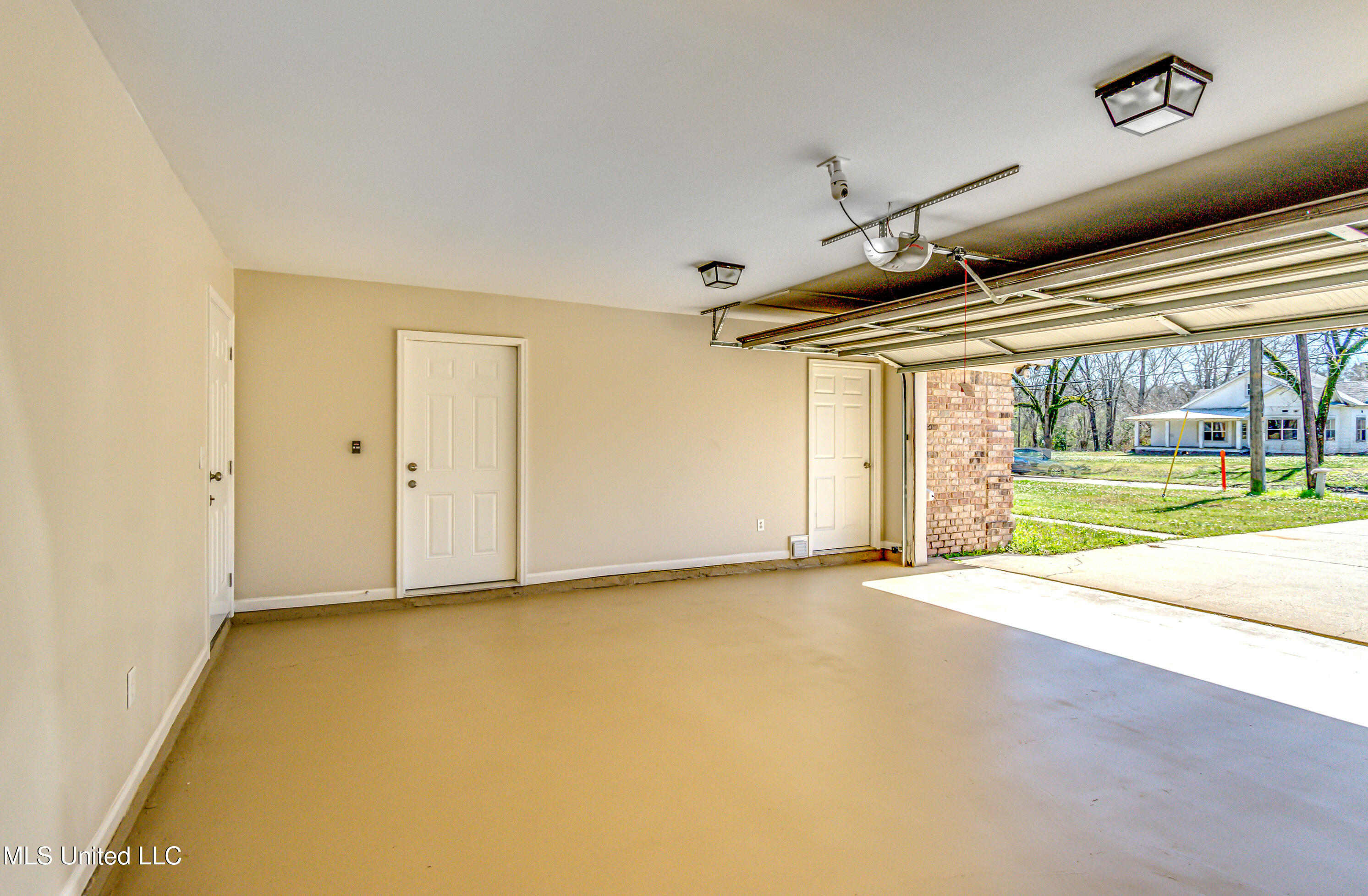 Jackson, Mississippi 39209, United States, 3 Bedrooms Bedrooms, ,2 BathroomsBathrooms,Residential,Active,87644