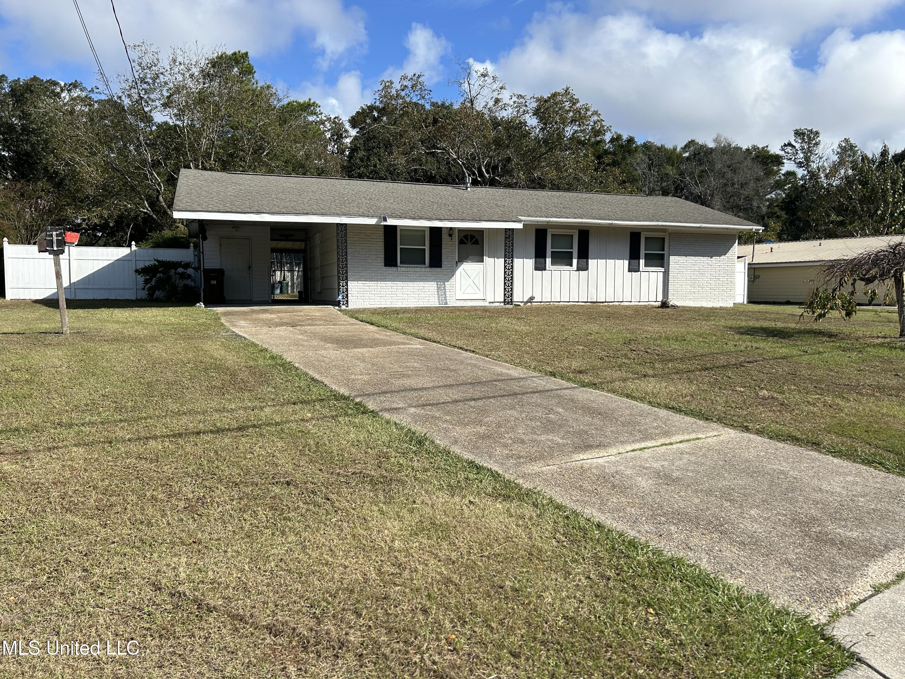 2138 Alice Drive, Biloxi, Mississippi image 2