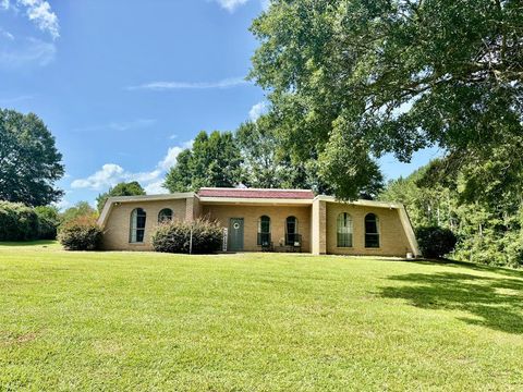 Homes For Sale - 104 Robert Road<br/> Tylertown, MS 39667