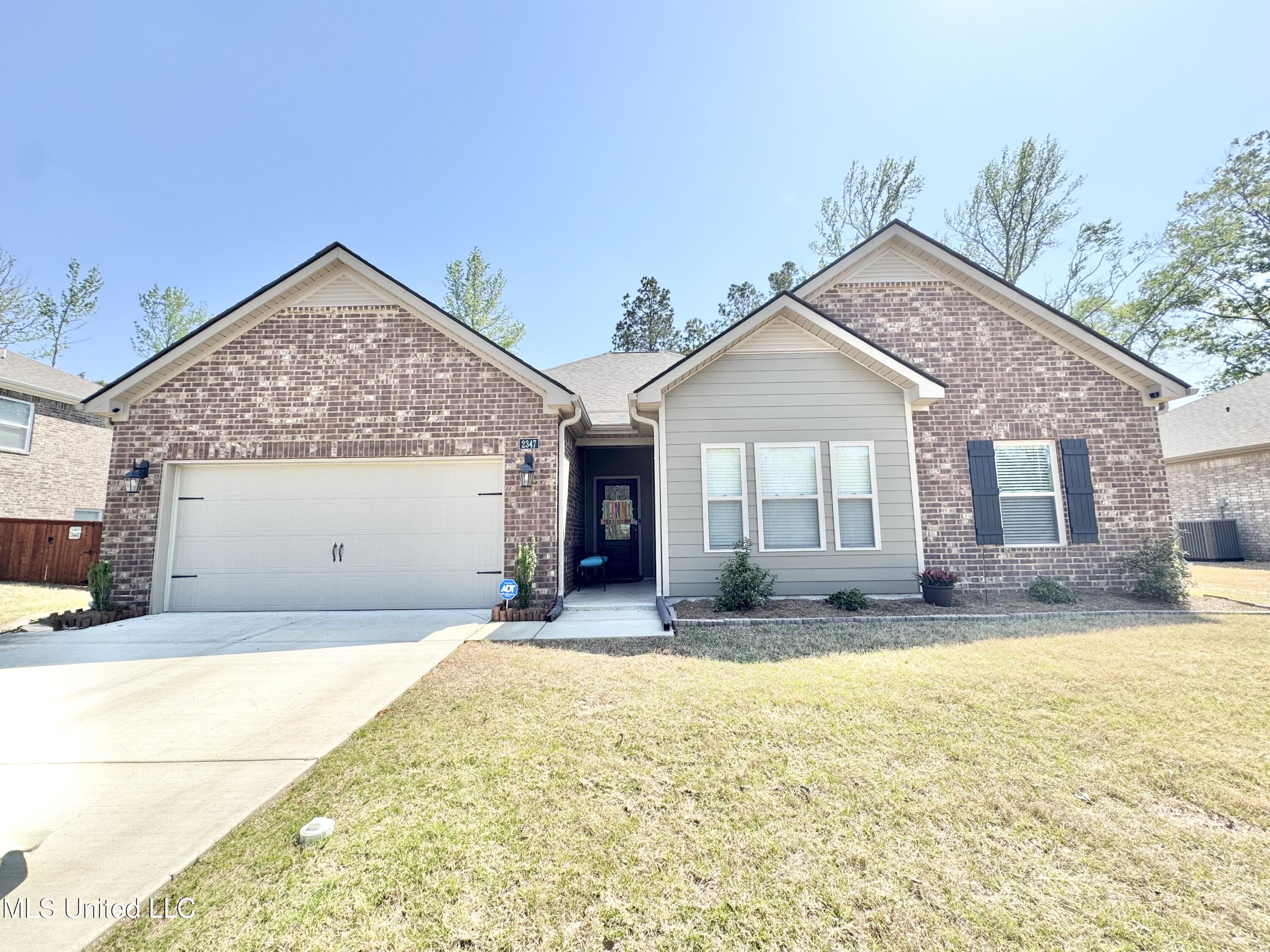 2347 Hyacinth Lane, Hernando, Mississippi image 1