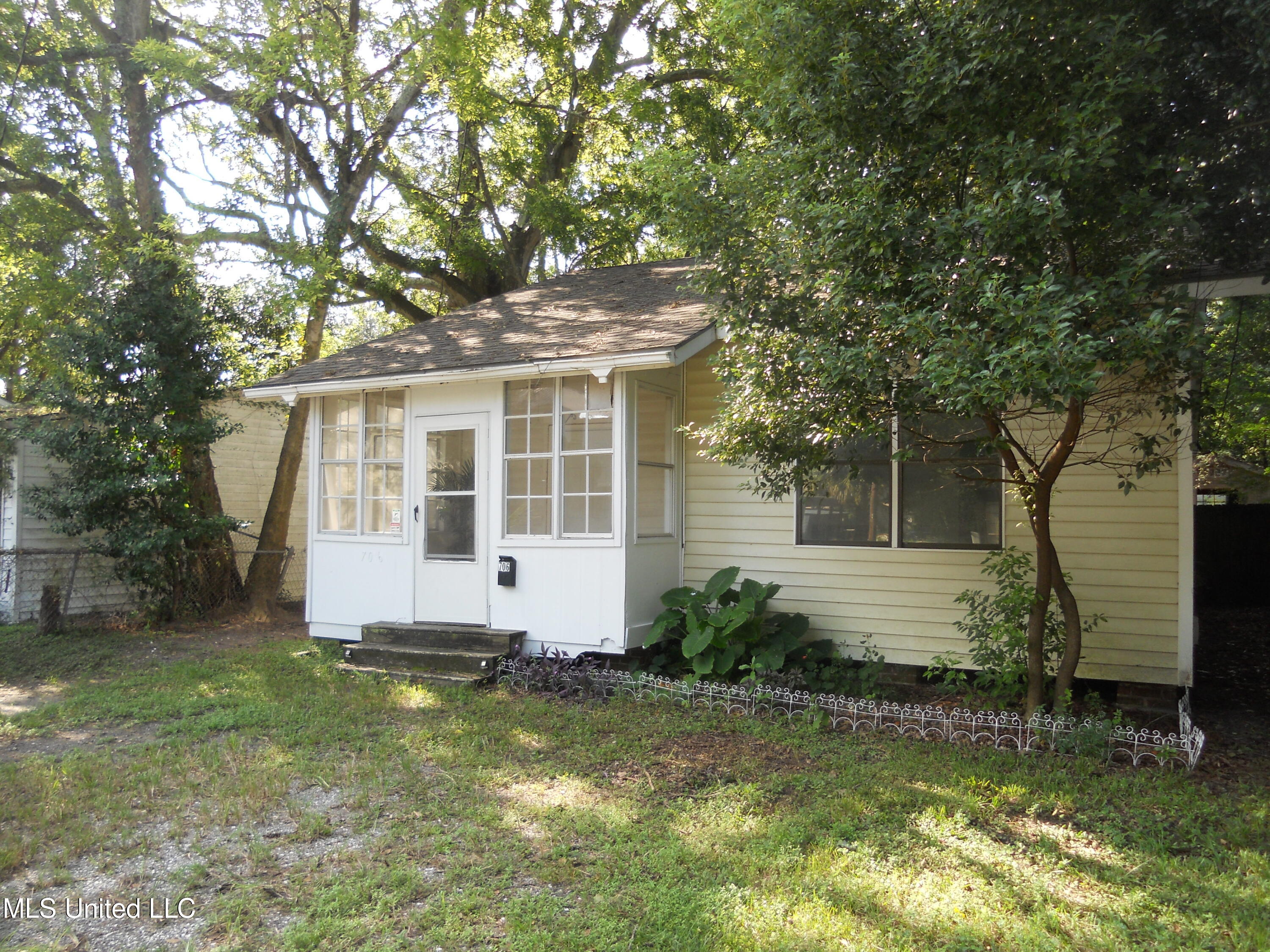 706 Mckinley Street, Pascagoula, Mississippi image 2