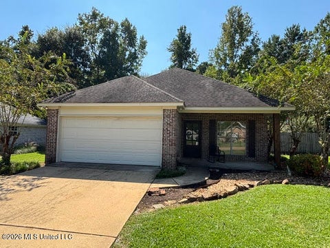Homes For Sale - 124 Fox Run Drive<br/> McComb, MS 39648