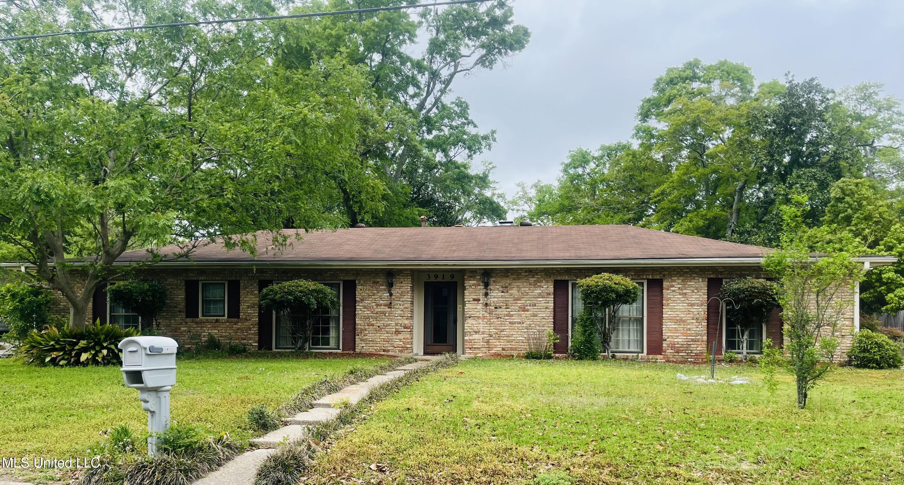 3919 Riverwood Drive, Moss Point, Mississippi image 6