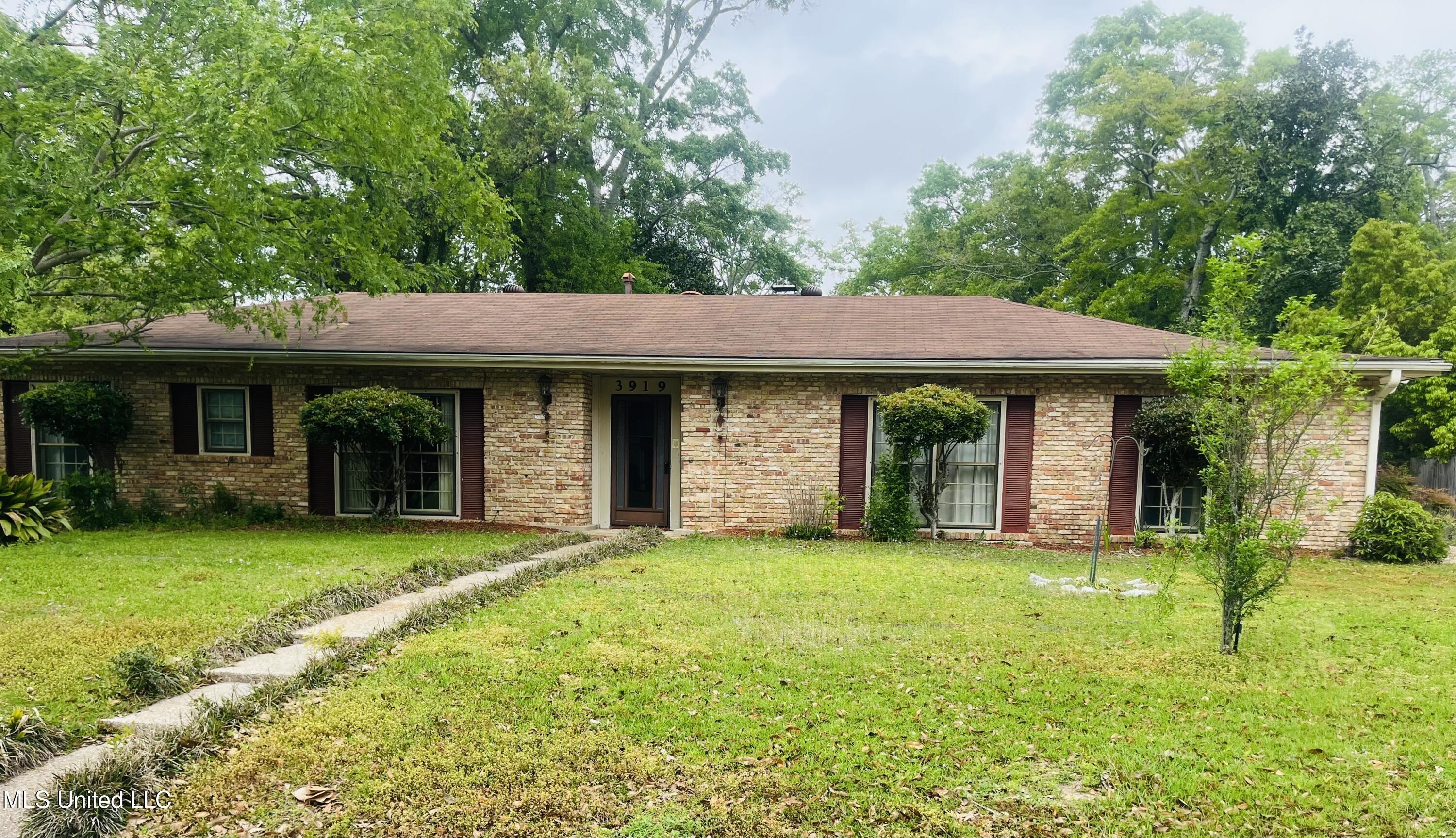 3919 Riverwood Drive, Moss Point, Mississippi image 5