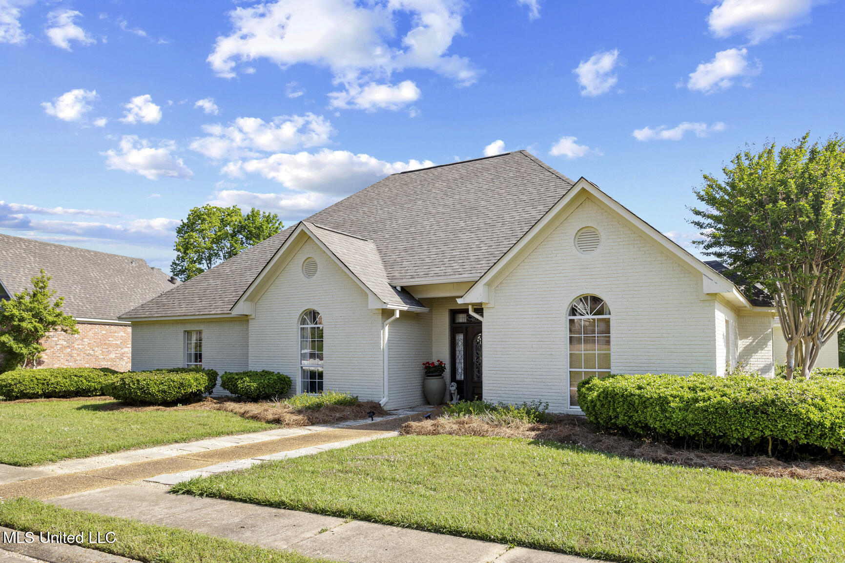 115 Fieldcrest Drive, Madison, Mississippi image 1