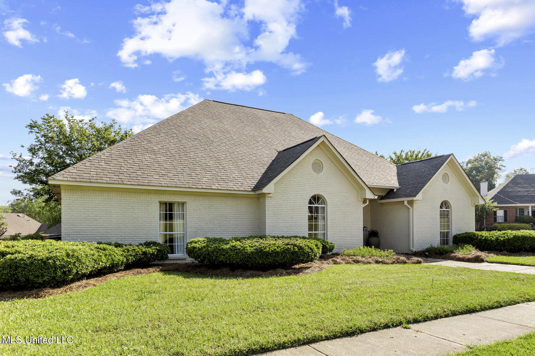 115 Fieldcrest Drive, Madison, Mississippi image 3