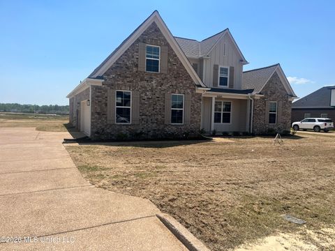 Homes For Sale - 7425 Newbury Drive<br/> Olive Branch, MS 38654