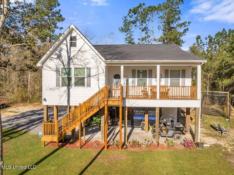 Homes For Sale - 6015 Choctaw Place<br/> Kiln, MS 39556