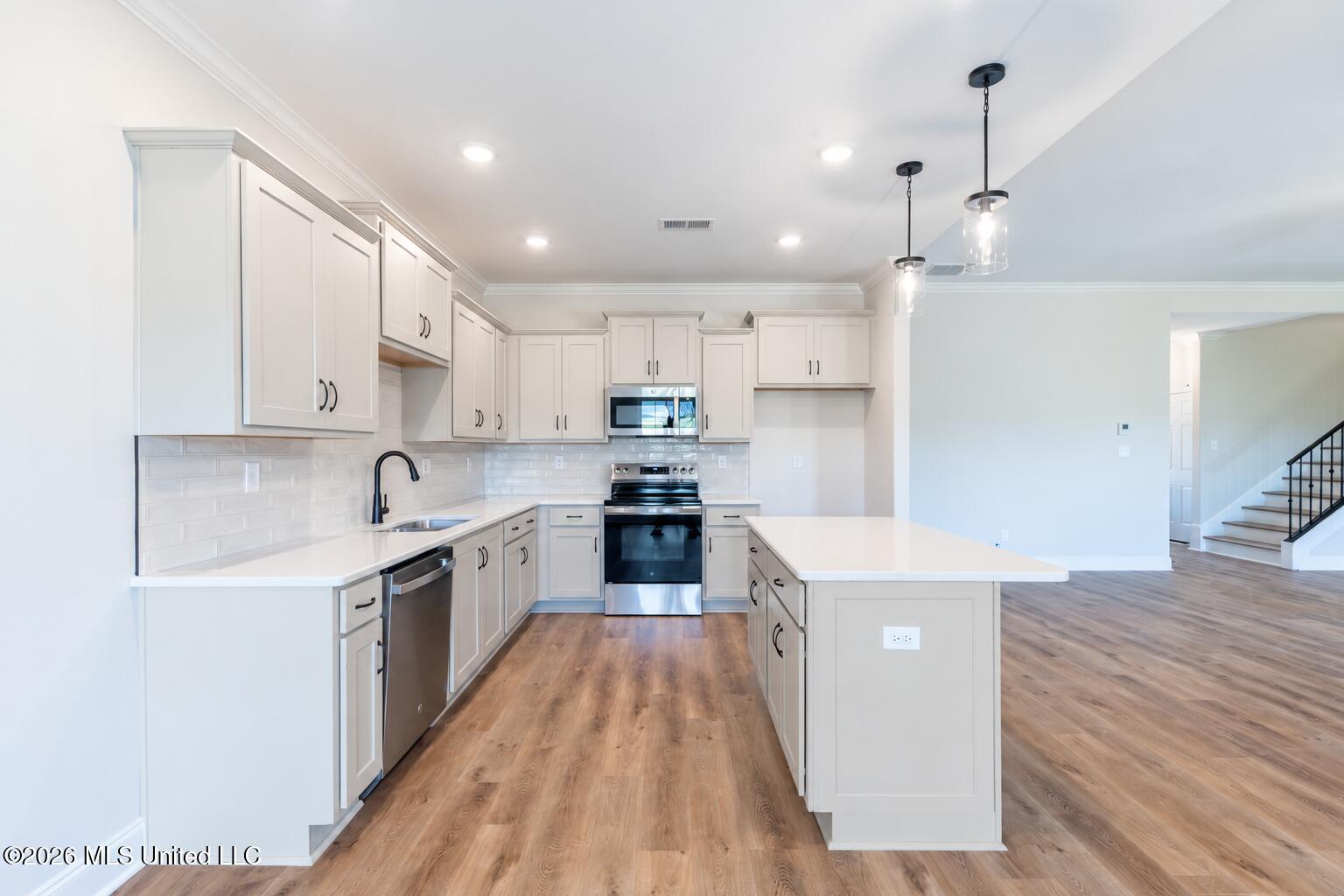 2122 Legacy Lane