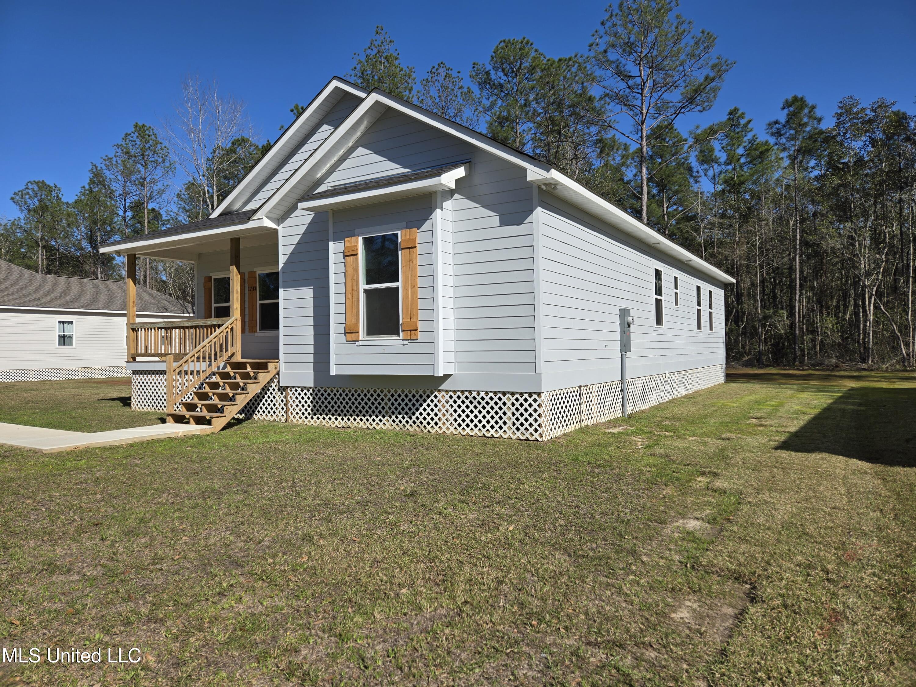 1713 E Lakeshore Drive, Carriere, Mississippi image 3