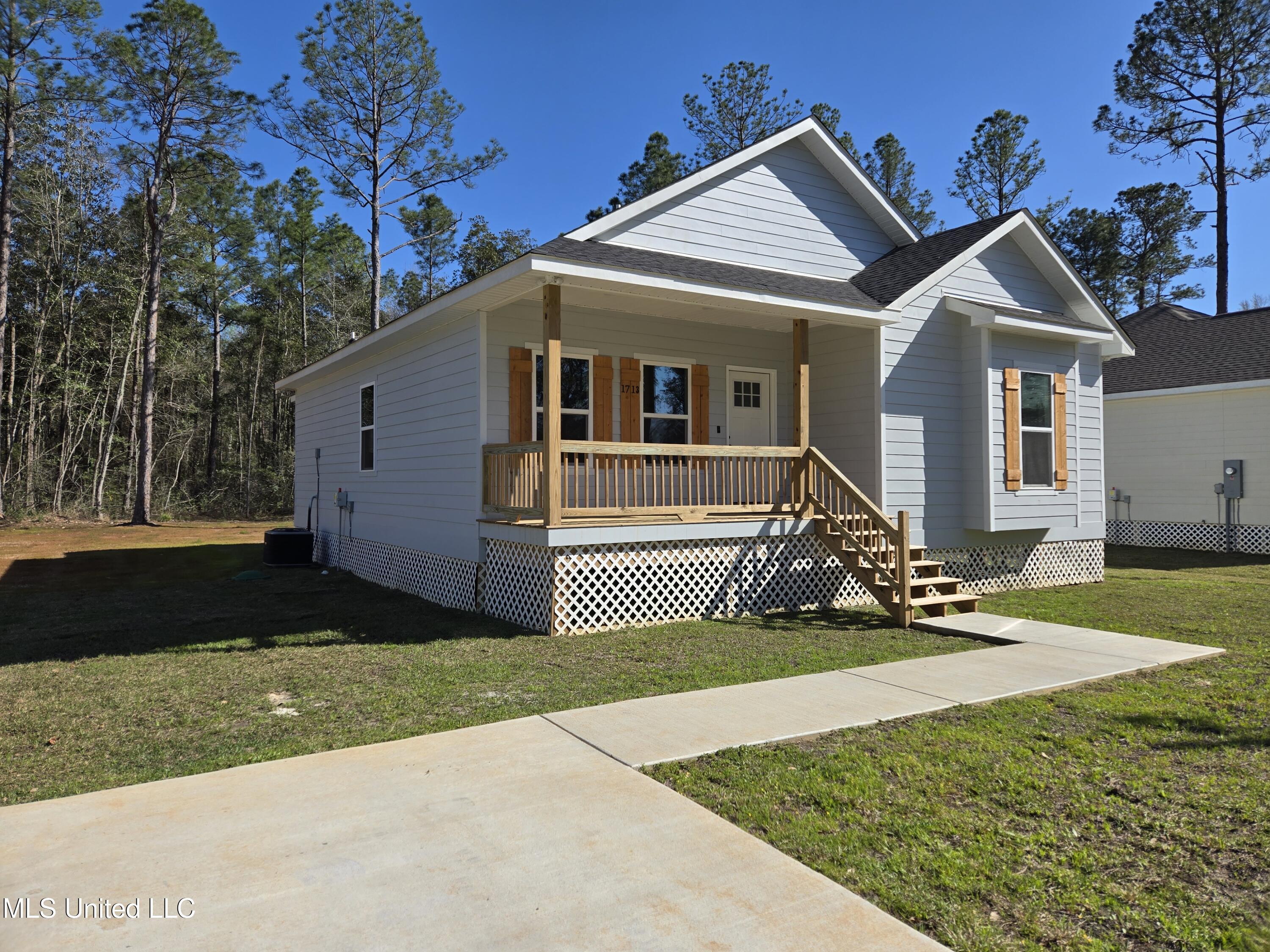 1713 E Lakeshore Drive, Carriere, Mississippi image 2
