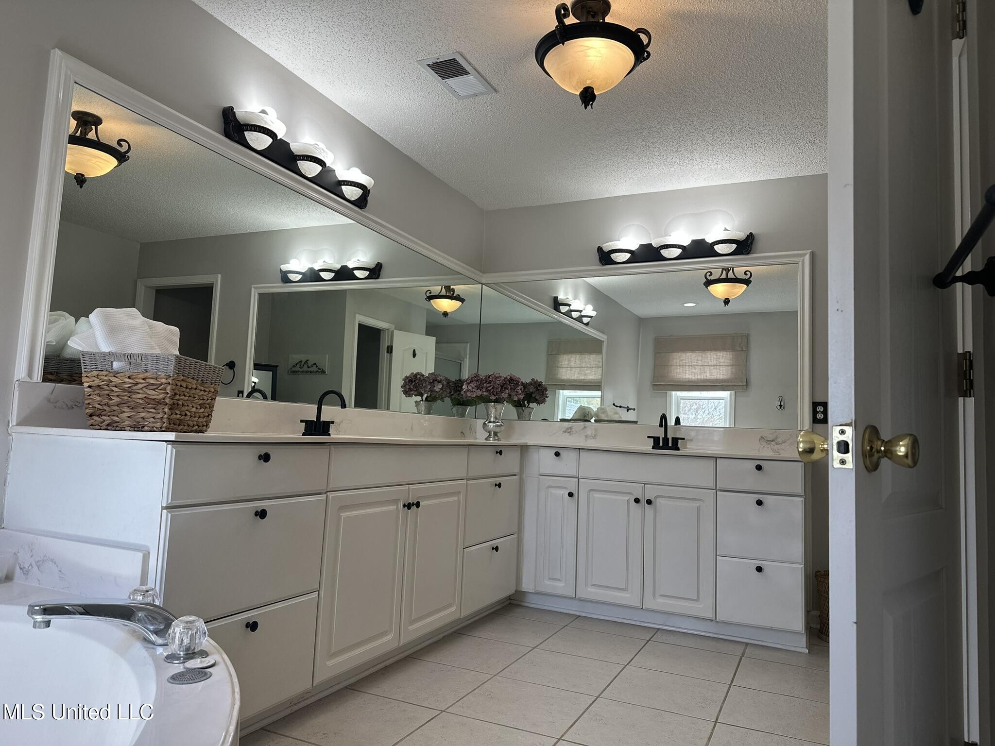 7128 Apache Drive, Olive Branch, Mississippi image 5