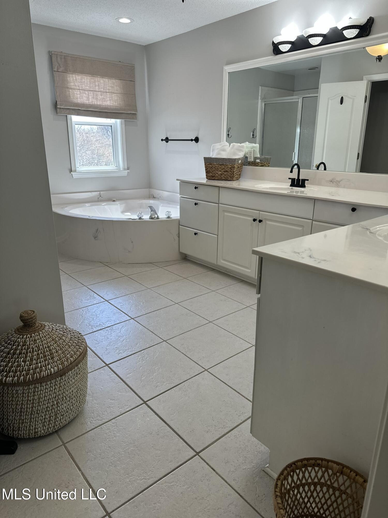 7128 Apache Drive, Olive Branch, Mississippi image 3