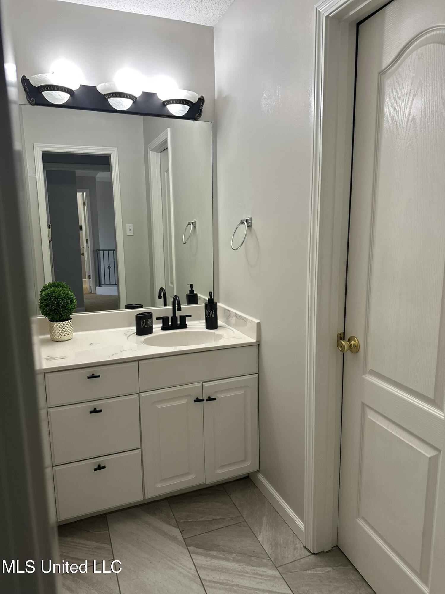 7128 Apache Drive, Olive Branch, Mississippi image 11