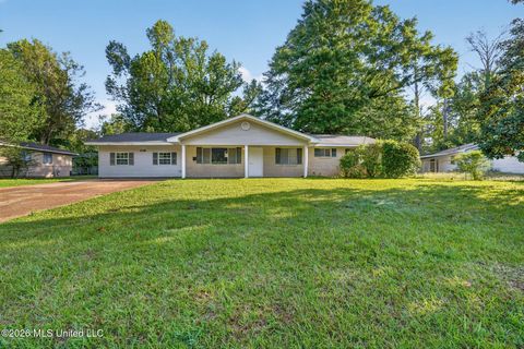 Homes For Sale - 1136 Woodville Drive<br/> Hinds County, Jackson, MS 39212