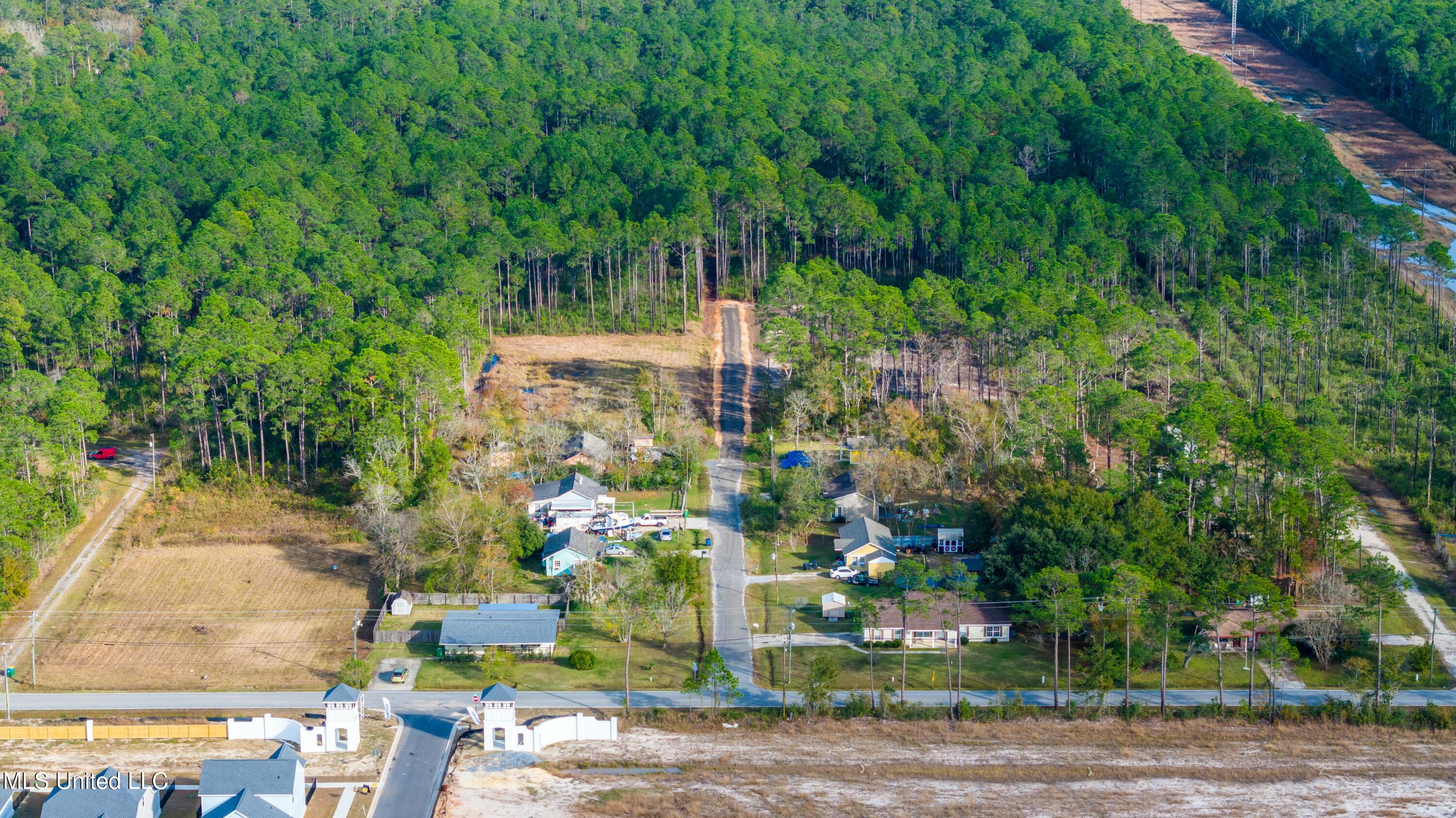 Holiday Drive, Ocean Springs, Mississippi image 9