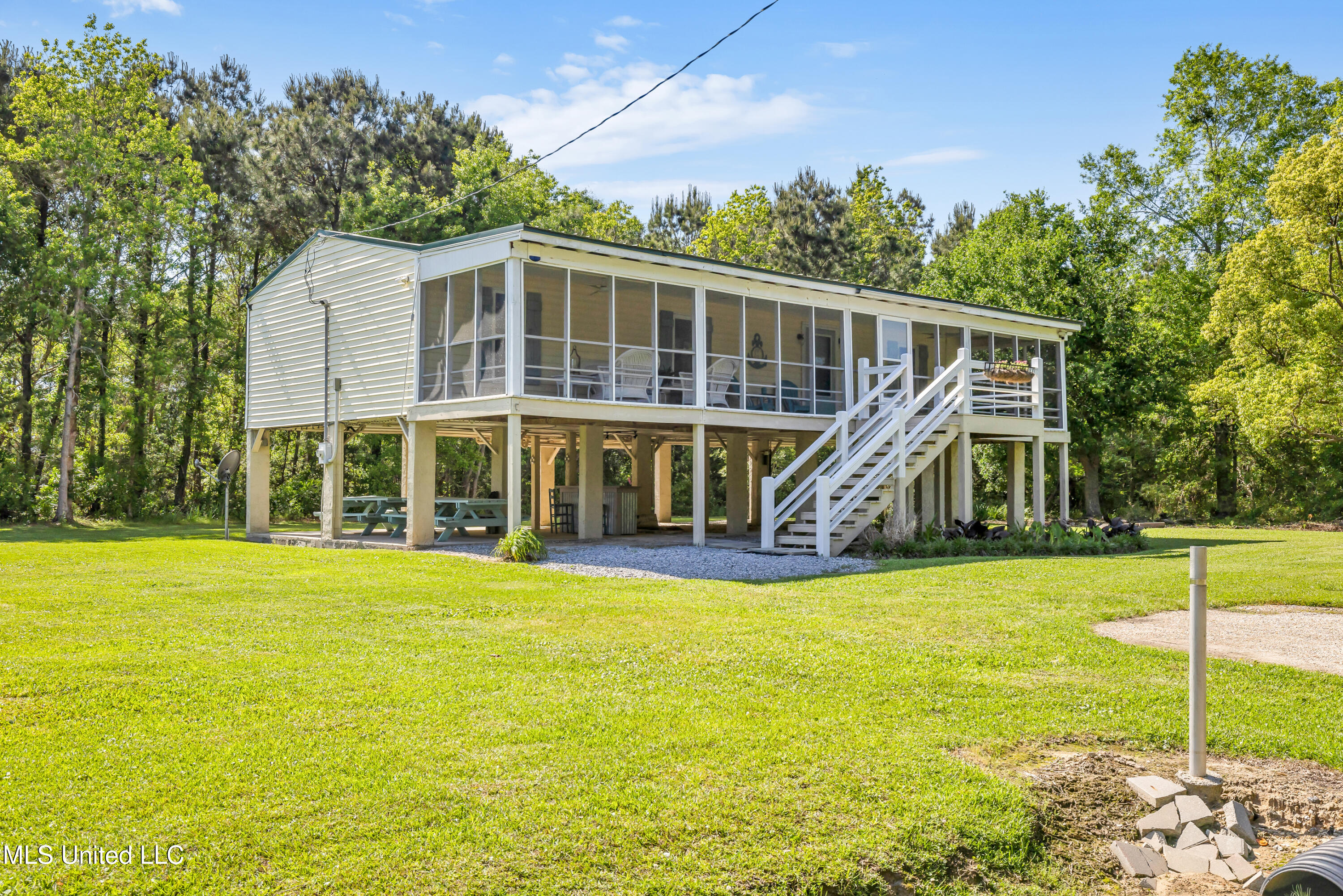 5225 Pointset Avenue, Bay Saint Louis, Mississippi image 7